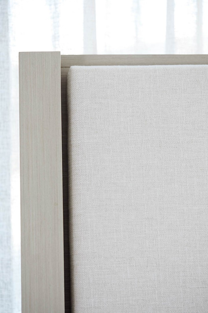 Кровать Axiom Upholstered Panel Bed Queen