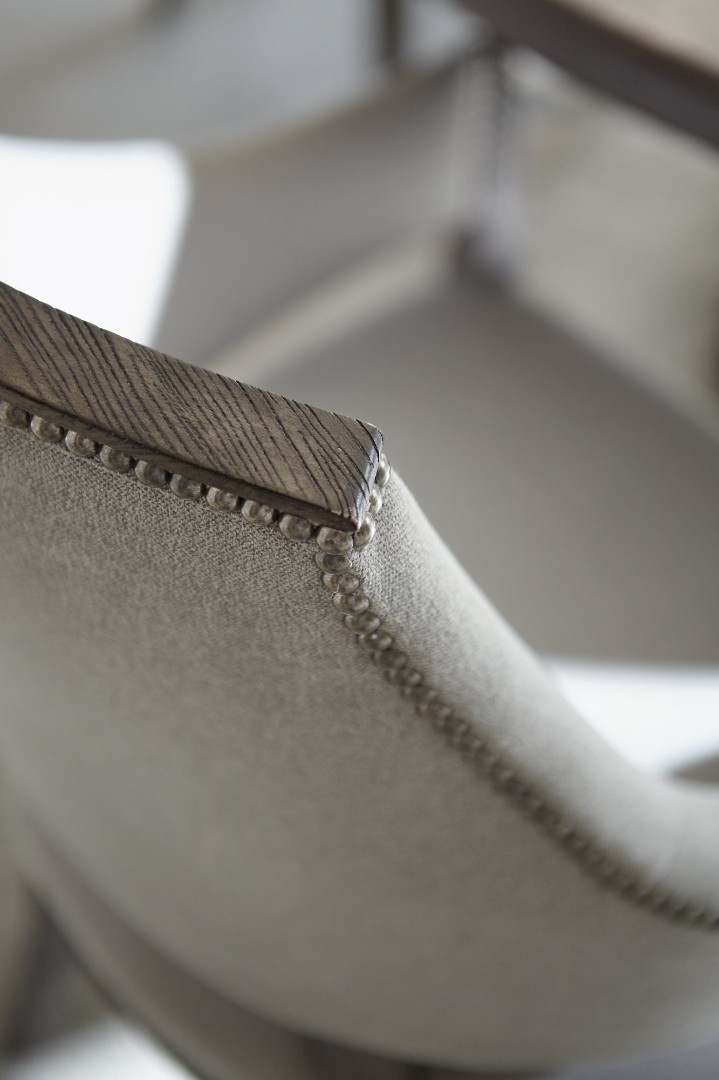 Стул с подлокотниками Canyon Ridge Upholstered Arm Chair