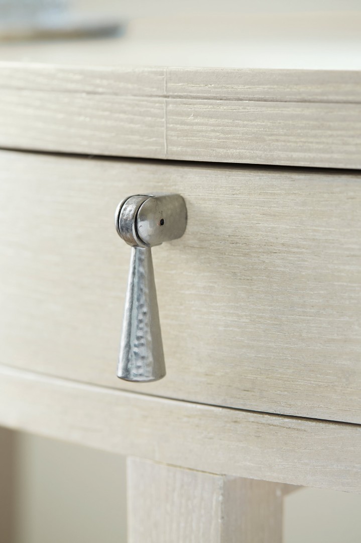 Тумба прикроватная East Hampton Oval Nightstand