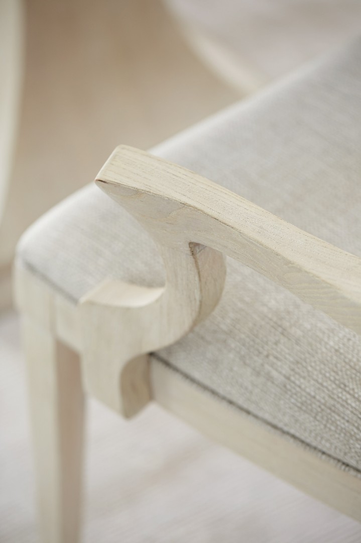 Стул с подлокотниками East Hampton Oval Back Arm Chair