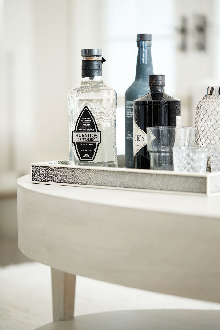 Стол коктейльный East Hampton Oval Cocktail Table