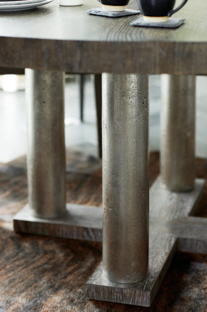 Стол обеденный круглый Linea Round Dining Table