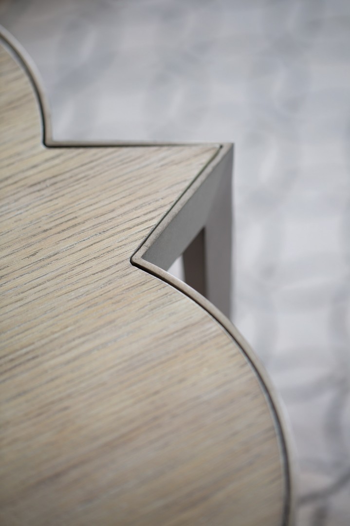 Столик придиванный Santa Barbara Chairside Table