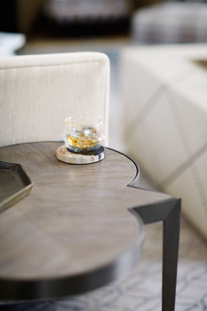 Столик придиванный Santa Barbara Chairside Table